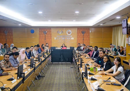 SESI PERBINCANGAN MEJA BULAT BERSAMA PEMIMPIN BELIA PELBAGAI AGAMA