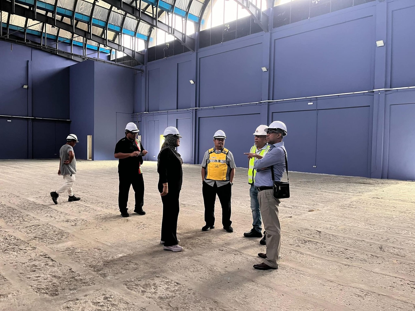 LAWATAN KE TAPAK PROJEK MENAIK TARAF KOMPLEKS BELIA DAN SUKAN WP LABUAN