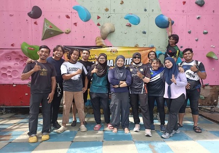 Wall Climbing Challenge bersama Pelajar AIU!