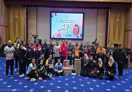 Bengkel Latihan Penggunaan AED Tingkat Kesedaran Keselamatan dan Penyerahan Peralatan UKJK