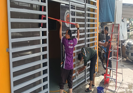 GOTONG - ROYONG KECERIAAN PEJABAT