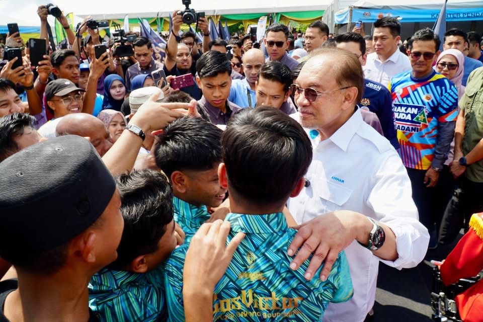YAB PERDANA MENTERI RASMI HIMPUNAN RAKAN MUDA MADANI