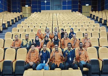 KUNJUNGAN HORMAT DAN SESI PERKONGSIAN EVERLANTERN HOLDINGS BERHAD & SUBSIDIARIES THE CARING COMPANY BERKAITAN PENGURUSAN BAHAN PLASTIK SERTA PELUANG PERNIAGAAN 