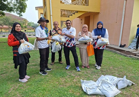 LAWATAN DAN KUNJUNGAN HORMAT LEMBAGA PERINDUSTRIAN NANAS MALAYSIA NEGERI PERAK KE APBM BATU GAJAH
