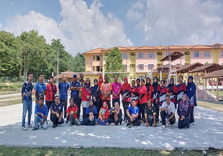 PERLAWANAN PERSAHABATAN BOLA TAMPAR CAMPURAN APBM BATU GAJAH 2025 MERIAHKAN SUASANA KEKELUARGAAN WARGA KERJA