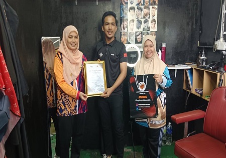 LAWATAN PENUTUP USAHAWAN BELIA NIAGA KE NN BARBERSHOP SERLAH POTENSI USAHAWAN MUDA DALAM INDUSTRI PERKHIDMATAN 