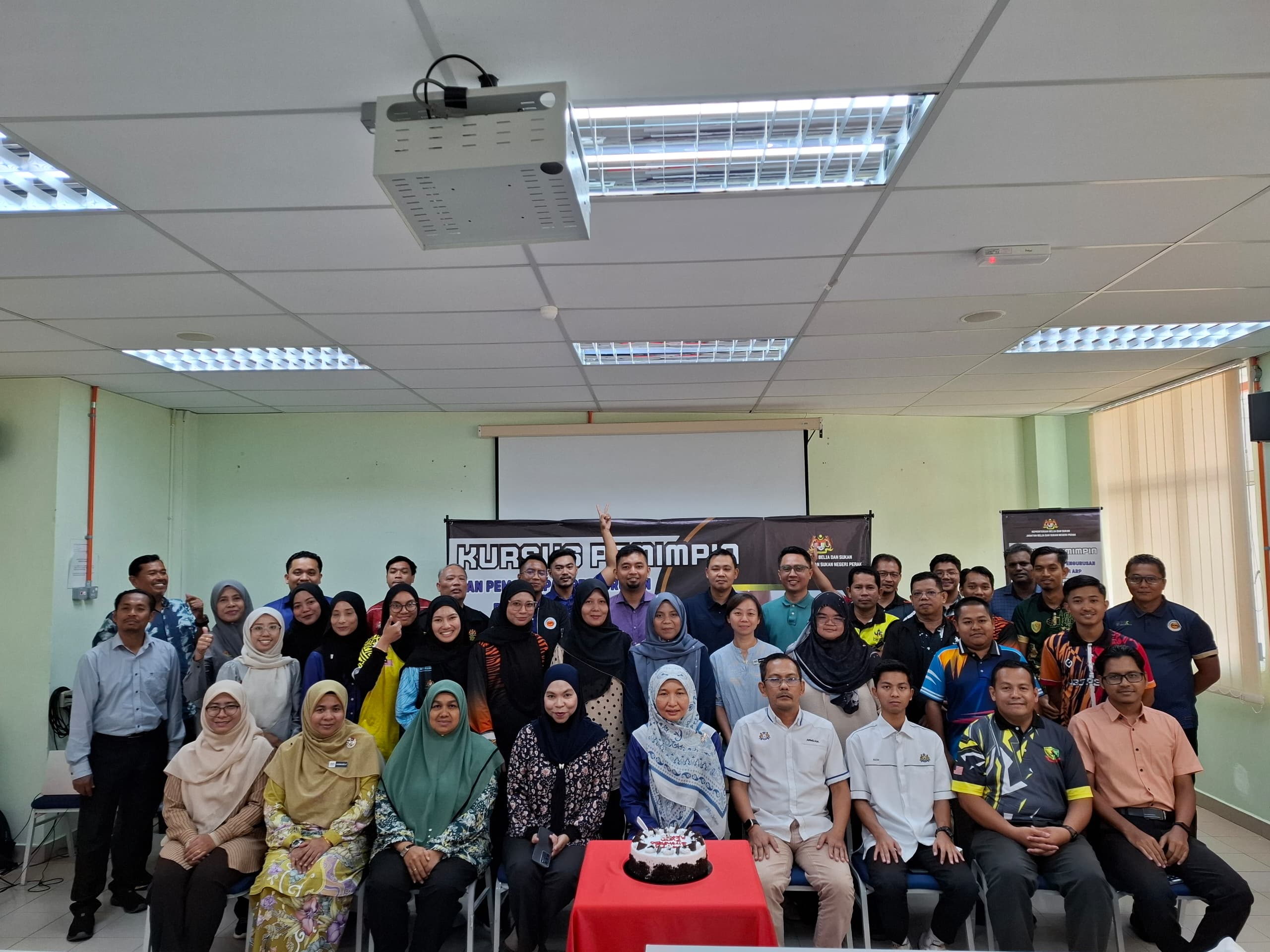 KURSUS PEMIMPIN DAN PEMANTAPAN BADAN OPERASI ANUGERAH REMAJA PERDANA (ARPRM) PERINGKAT NEGERI PERAK.