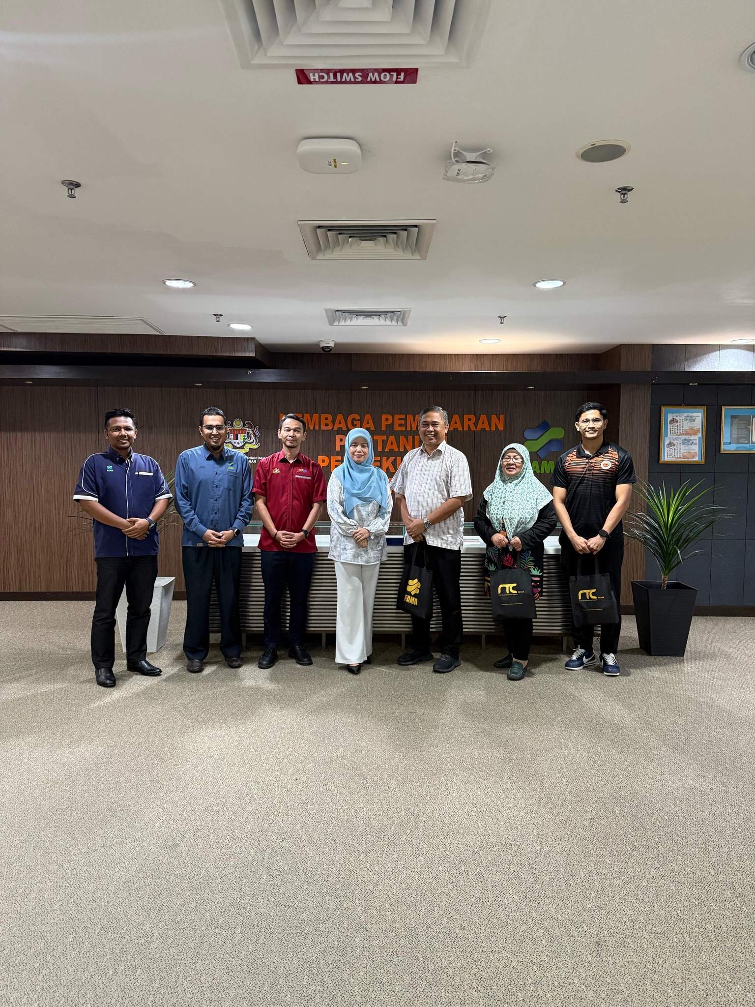 KUNJUNGAN JABATAN BELIA DAN SUKAN NEGERI PERAK KE PENGARAH LEMBAGA PEMASARAN PERTANIAN PERSEKUTUAN NEGERI PERAK DAN PERBINCANGAN BERKAITAN PEMBANGUNAN BELIA NEGERI PERAK TAHUN 2025