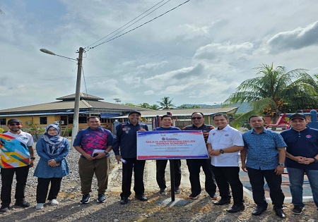 MAJLIS PENYERAHAN PROJEK KEPADA KOMUNITI SEMPENA SANTUNI MADANI KBS - PROGRAM SATU PEMIMPIN SATU KAMPUNG