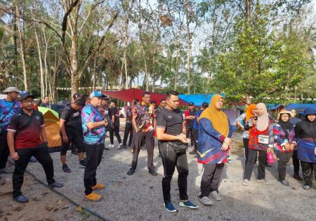 HUJAN TIDAK MEMATAHKAN SEMANGAT BAGI PROGRAM TEAM BUILDING