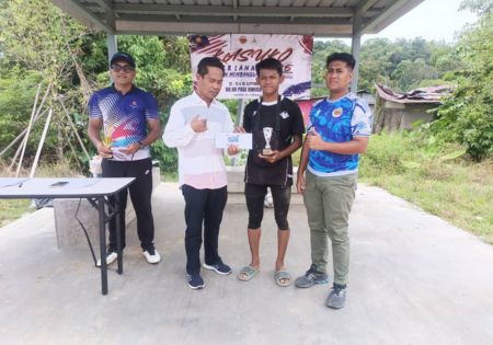 Resident Ayer Lanas Football Club Anjur Karnival Sukan
