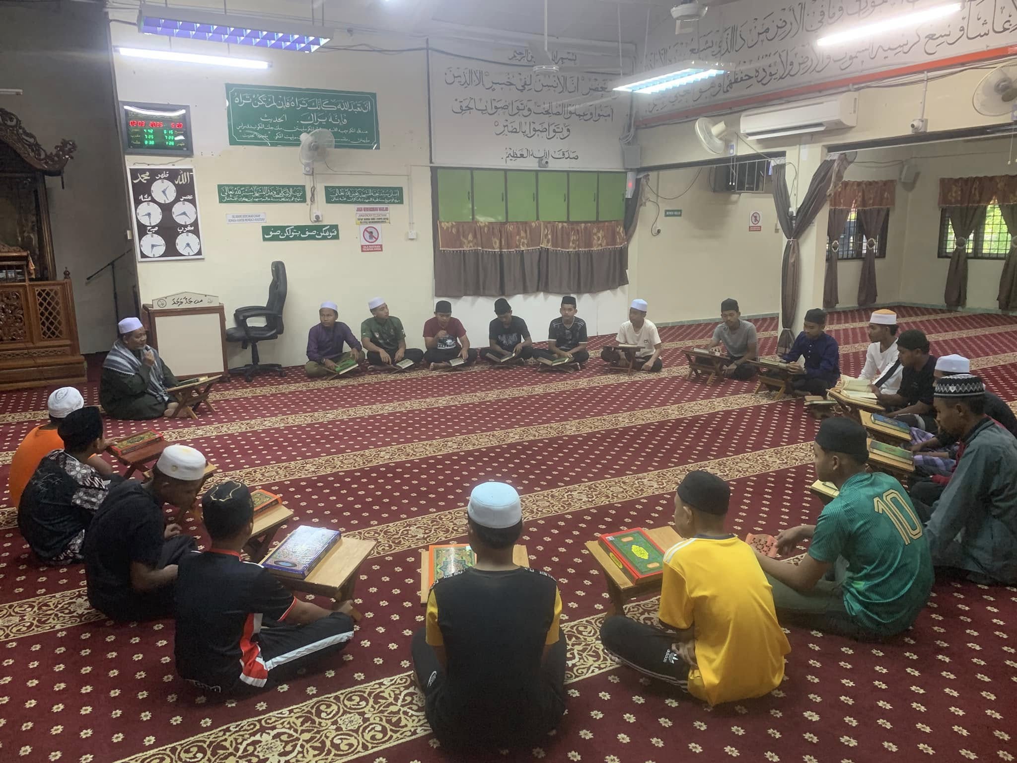 MASJID AL-TAQWA MUKIM GONG DATOK BERKUMANDANG ALUNAN SUARA TADARUS