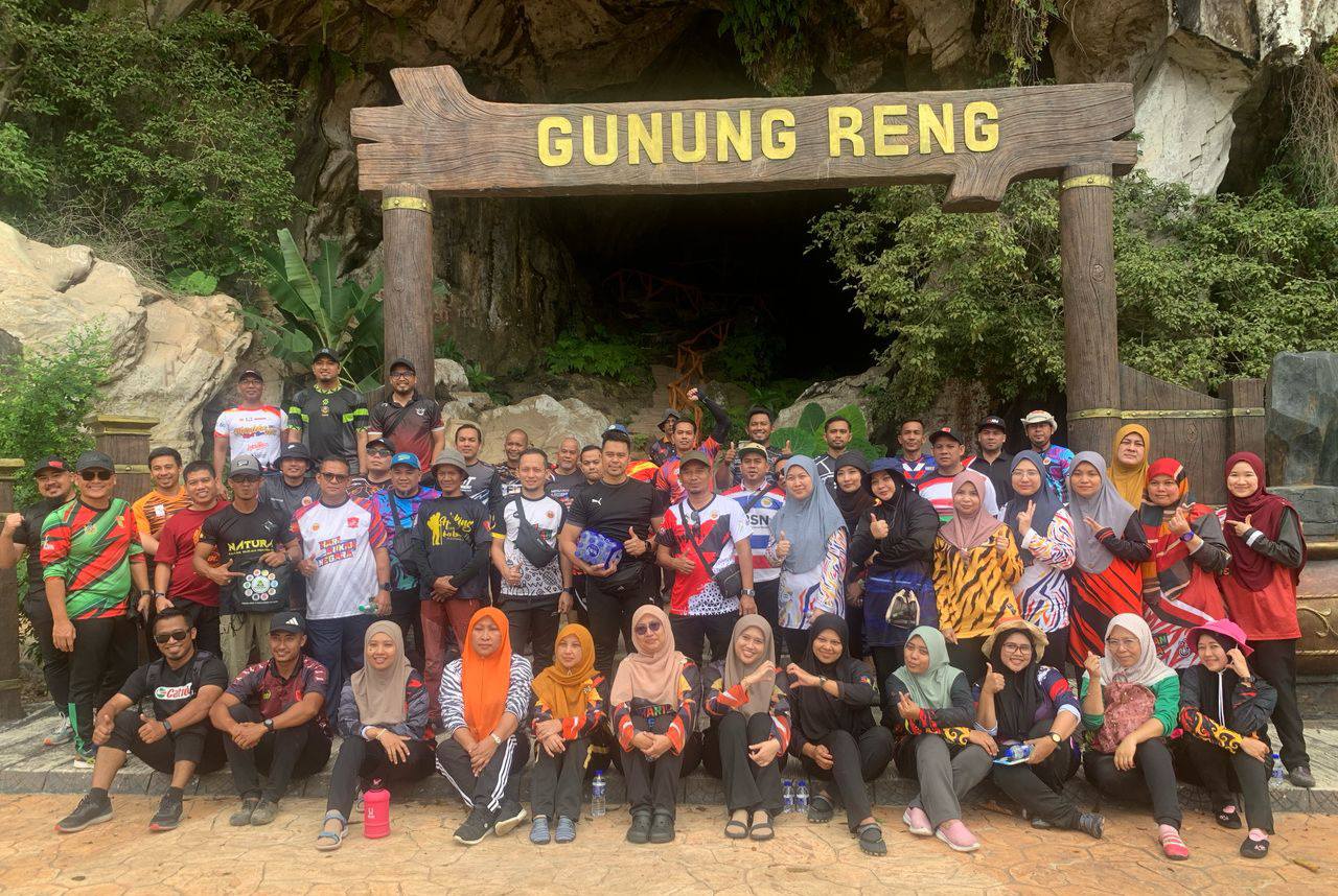 PERKUKUH SINERGI MELALUI KURSUS TEAM BUILDING