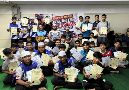 PROGRAM RAKAN MAHIR : SKILLS FOR LIFE @ PASIR PUTEH CUNGKIL KEMAHIRAN ASAS GUNTING RAMBUT LELAKI