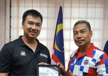 Lawatan Rasmi Young Malaysians Movement Ke Pejabat Belia Dan Sukan Daerah Gua Musang: Penyusunan Semula MYKD & Penyerahan Sijil APBN 2025