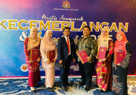 6 Pegawai JBSN Kelantan Terima Anugerah Perkhidmatan Cemerlang 2024