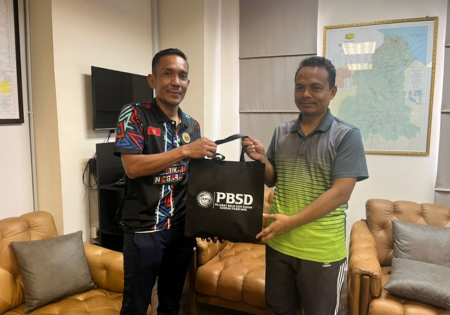 KUNJUNGAN HORMAT PEGAWAI BELIA DAN SUKAN DAERAH PASIR MAS KE PEJABAT KETUA JAJAHAN