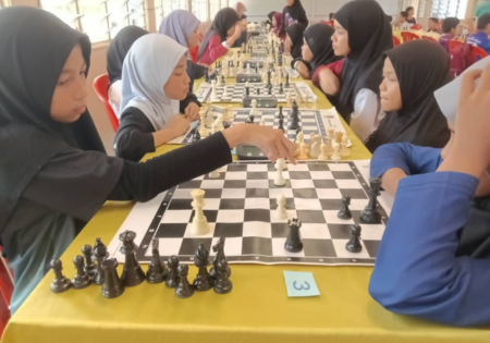 SUKAN CATUR TARIK 81 PESERTA DI KEJOHANAN 1000 LIGA PASIR PUTEH