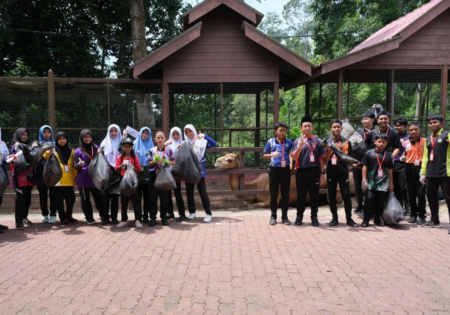 RAKAN BUMI : BELIA KUALA KRAI GEGAR MINI ZOO DENGAN PLOGGING