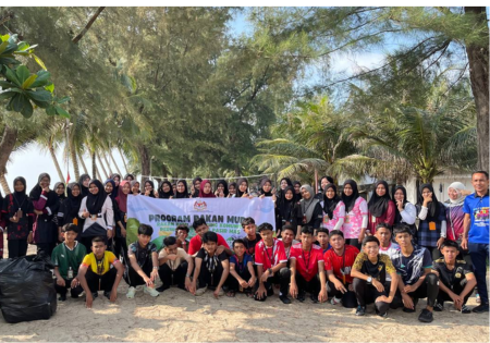 PROGRAM RAKAN MUDA PLOGGING: RAKAN BUMI JAYAKAN MISI KEBERSIHAN DI PANTAI IRAMA