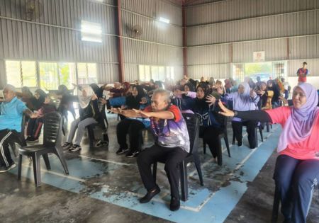 Program Senaman Warga Emas Aktif Siri 10/2025 Meriah Di Felcra Teratak Batu