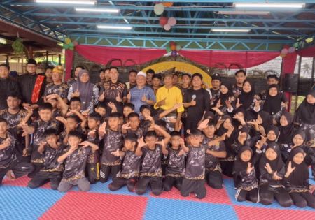 Semangat Warisan Melayu "Majlis Perlimau Gelanggang Silat Disambut Meriah"