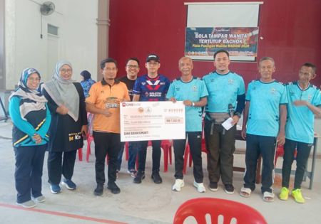 WANITA MADANI BERAKSI! PENGARAH JBSN KELANTAN SERAH CEK CURA DSK 2026 KEPADA KELAB BOLA TAMPAR PAUH LIMA
