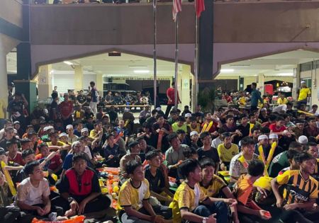 Program Tayangan Skrin Besar Meriahkan Semangat Sukan Bola Sepak