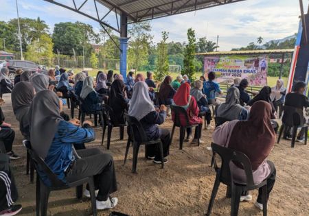 Warga Emas Ayer Lanas Terus Aktif Bersenam