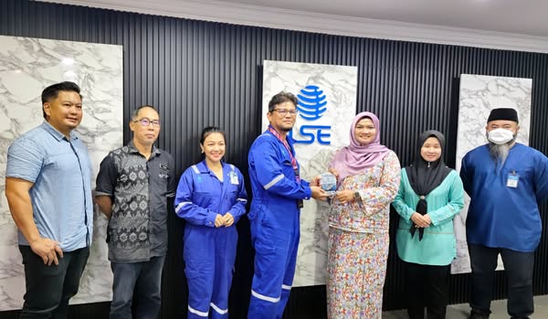 KUNJUNG HORMAT JBS WP LABUAN KEPADA KETUA PEGAWAI EKSEKUTIF LABUAN SHIPYARD AND ENGINEERING SDN BHD