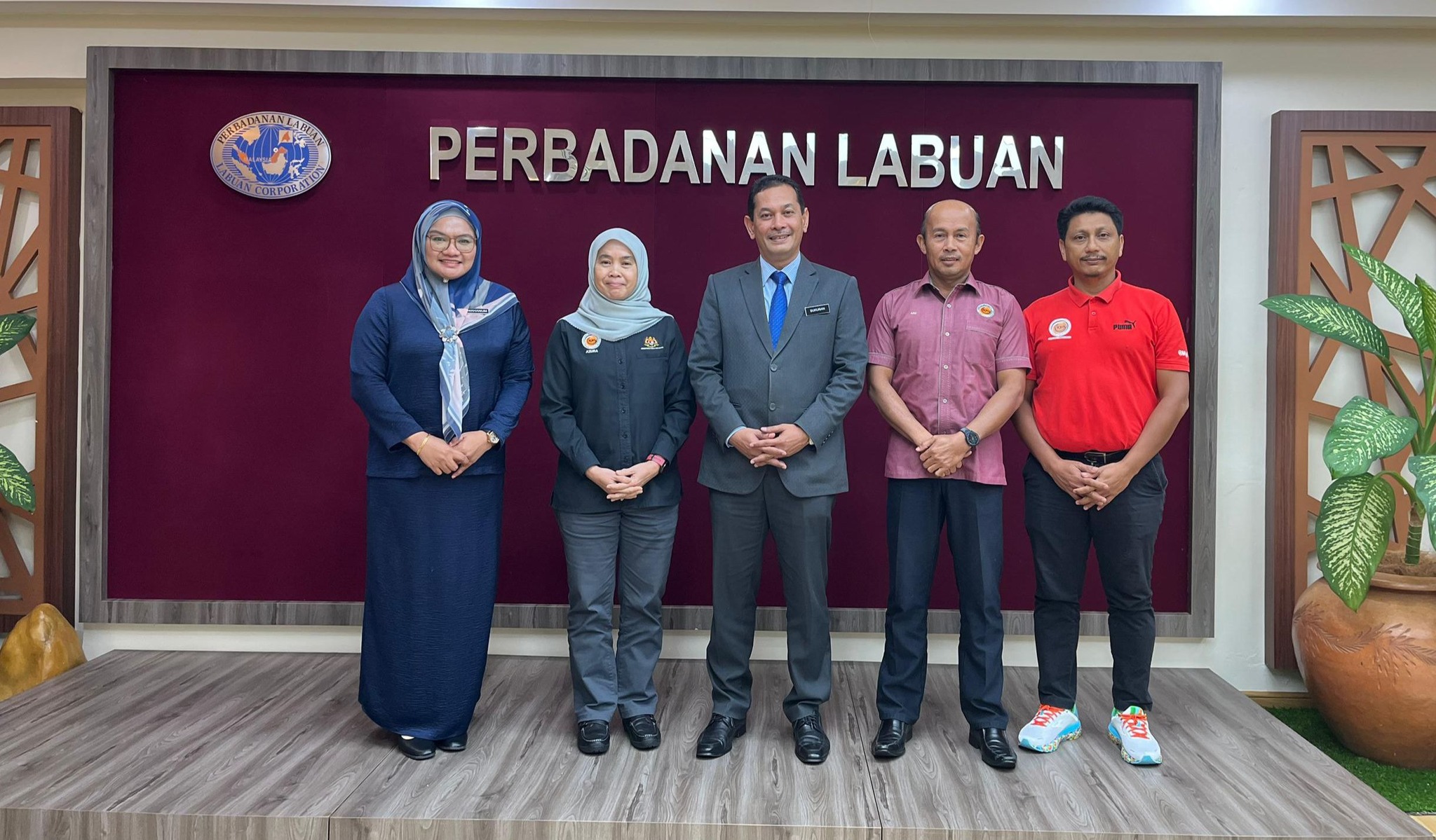 KUNJUNG HORMAT KETUA PENGARAH JABATAN BELIA DAN SUKAN NEGARA KEPADA KETUA PEGAWAI EKSEKUTIF PERBADANAN LABUAN