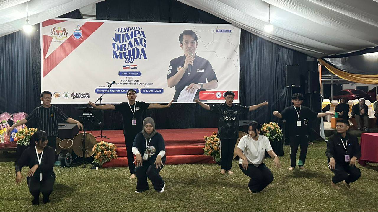 MALAM MERIAH KEMBARA JOM: BELIA, KELUARGA ANGKAT DAN SEMANGAT PERPADUAN