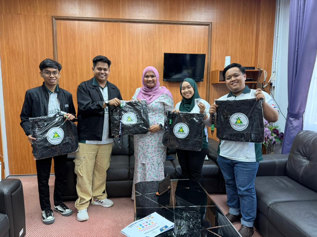 KUNJUNG HORMAT KELAB RAKAN MUDA BANDAR LABUAN