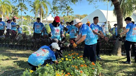 PEGAWAI DAN KAKITANGAN JBS WP LABUAN SERTAI HARI KEDUA PROGRAM SUKARELAWAN BFF SIRI 3 – PEMINDAHAN HASIL TANAMAN BUNGA SEMUSIM DI TAPAK BORNEO FLORA FESTIVAL