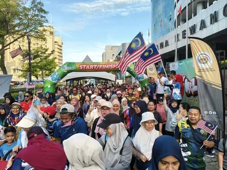 𝐌𝐀𝐋𝐀𝐘𝐒𝐈𝐀 𝐀𝐊𝐓𝐈𝐅 𝐅𝐀𝐌𝐈𝐋𝐘 𝐅𝐔𝐍 𝐖𝐀𝐋𝐊 𝟒𝐊𝐌