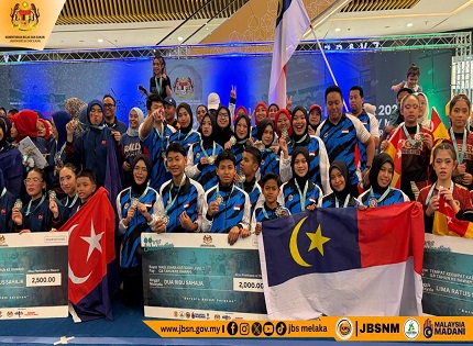 PASUKAN CHEERLEADING NEGERI MELAKA CEMERLANG DI PENTAS KEBANGSAAN