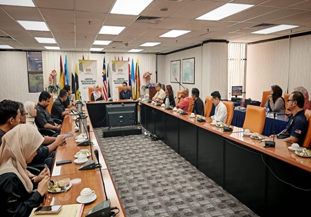 MAJLIS PENYERAHAN PROJEK NAIKTARAF GELANGGANG SUKAN BERBUMBUNG DI WISMA NEGERI, MELAKA.