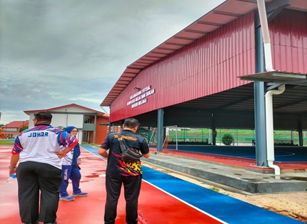 LAWATAN PEMERIKSAAN PERAKUAN SIAP KERJA BAGI PROJEK MENAIK TARAF GELANGGANG FUTSAL DI KOMPLEKS BELIA DAN SUKAN NEGERI MELAKA 