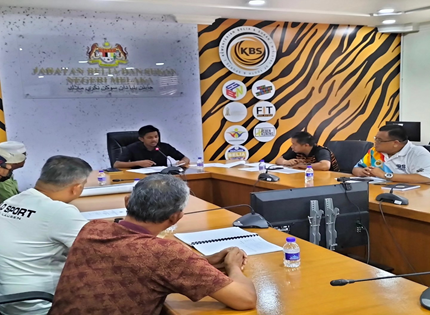 MESYUARAT TAPAK PROJEK NAIK TARAF GELANGGANG FUTSAL DI KOMPLEKS BELIA DAN SUKAN NEGERI MELAKA BIL 2/2025