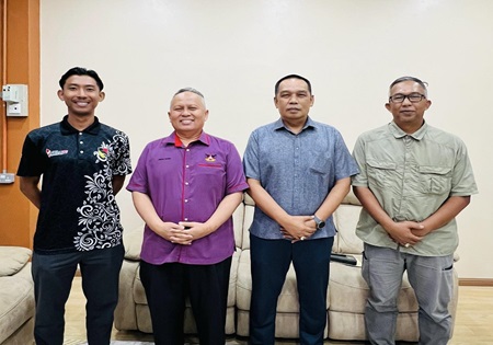 KUNJUNGAN HORMAT PEGAWAI BELIA DAN SUKAN DAERAH JELEBU KE PEGAWAI DAERAH JELEBU