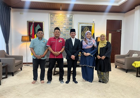 SESI MENGADAP KE BAWAH KAUS Y.T.M TUNKU BESAR TAMPIN