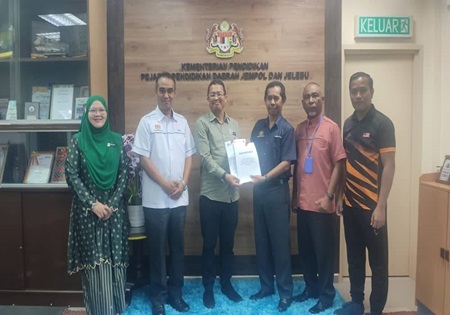 KUNJUNG HORMAT BERSAMA PEGAWAI PENDIDIKAN DAERAH JEMPOL DAN JELEBU