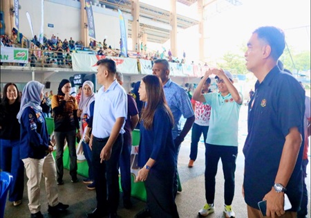 Majlis Penyerahan Projek Menaik Taraf Papan Markah (Scoreboard) di Pusat Akuatik Paroi