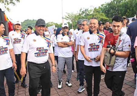 YAB MENTERI BESAR NEGERI SEMBILAN MENYEMPURNAKAN ACARA PELEPASAN PESERTA HARI SUKAN NEGARA 2025 & MALAYSIA AKTIF 2025 PERINGKAT NEGERI SEMBILAN