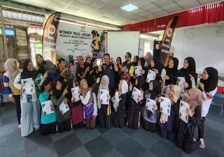 MAJLIS PENUTUP DAN SESI PENYAMPAIAN SIJIL PROGRAM WOMENS HIKING TRAIL