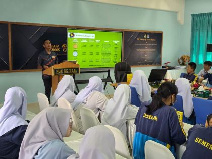 CERAMAH DAN PENDAFTARAN ANUGERAH REMAJA PERDANA RAKAN MUDA (ARPRM) SMK KAMPUNG RAJA