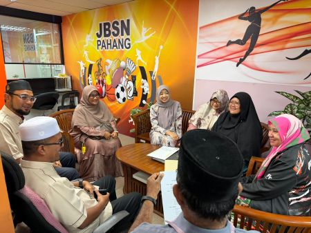 KUNJUNG HORMAT KELAB MEMANAH TRADISIONAL AL IRSYAD KE PBSD KUANTAN