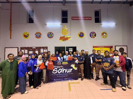 SINGGAH SAHUR DUN LUIT ANJURAN MBD MARAN KONGSI REZEKI KEPADA PETUGAS