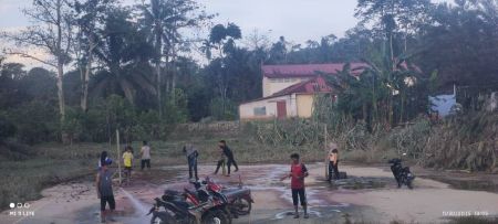 SUKARELAWAN BERSATU RINGANKAN BEBAN MANGSA BANJIR