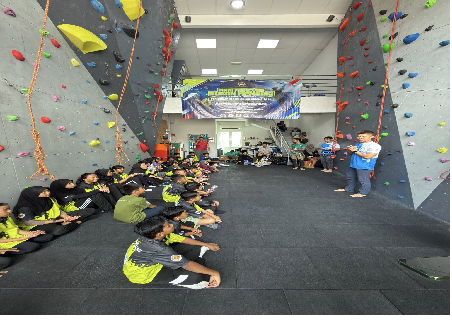 Mari Mencuba Sukan Mendaki